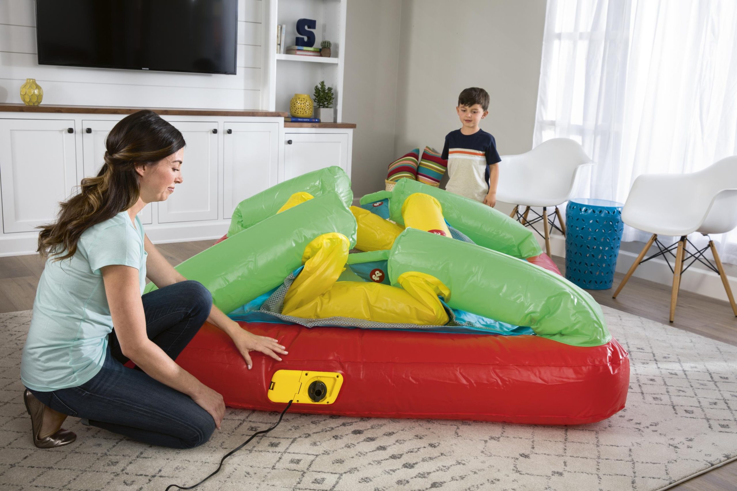 Fisher-Price Bouncesational Bouncer with Built-in Pump. Ages 3+ - Image 2